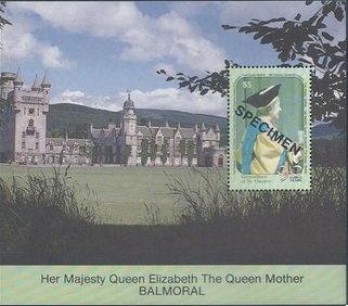 Colnect-5143-992-Queen-Mother-in-academic-robes-M-S.jpg