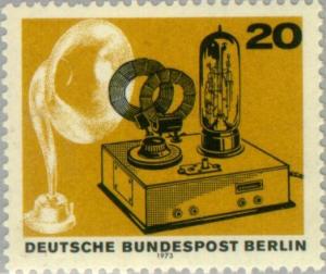 Colnect-155-236-Funnel-loudspeaker-1924-battery-receiver-1926.jpg