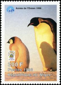 Colnect-5217-127-Adult-penguin-with-bigger-chick.jpg