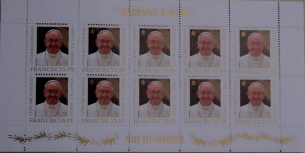 Colnect-4101-313-Pope-Francis-smiling.jpg