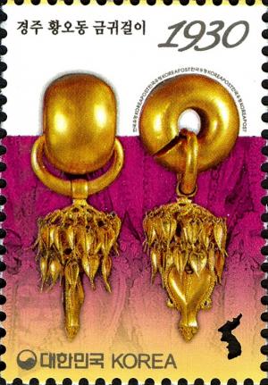 Colnect-2567-650-Gold-Earrings-from-Hwango-dong.jpg