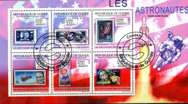 Colnect-3554-100-Astronauts-on-Stamps.jpg