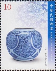 Colnect-2978-934-Jar-decorated-with-peony-pattern-in-underglaze-blue.jpg
