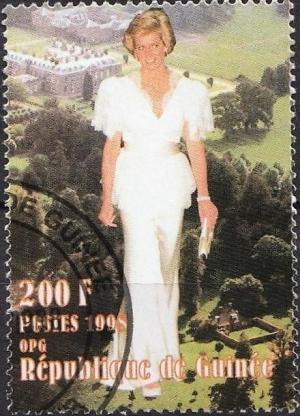 Colnect-4676-684-Diana-in-white-dress-no-hat.jpg