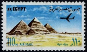 Colnect-1619-490-Pyramids-of-Giza.jpg