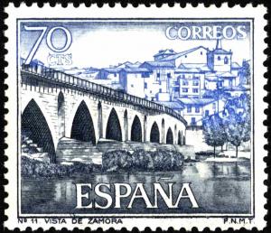 Colnect-5245-245-View-of-Zamora-old-bridge-over-the-Duero.jpg
