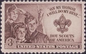 Colnect-3076-969-Three-Boy-Scouts-Statue-of-Liberty-and-Scout-Badge.jpg