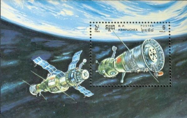 Colnect-4098-028-Soyuz-Capsule.jpg
